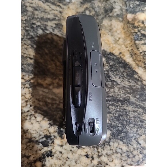 AIWA HS-TA463W M.S.P, Auto Cassette AM/FM Walkman Tested, Only Radio Works - Picture 3 of 7